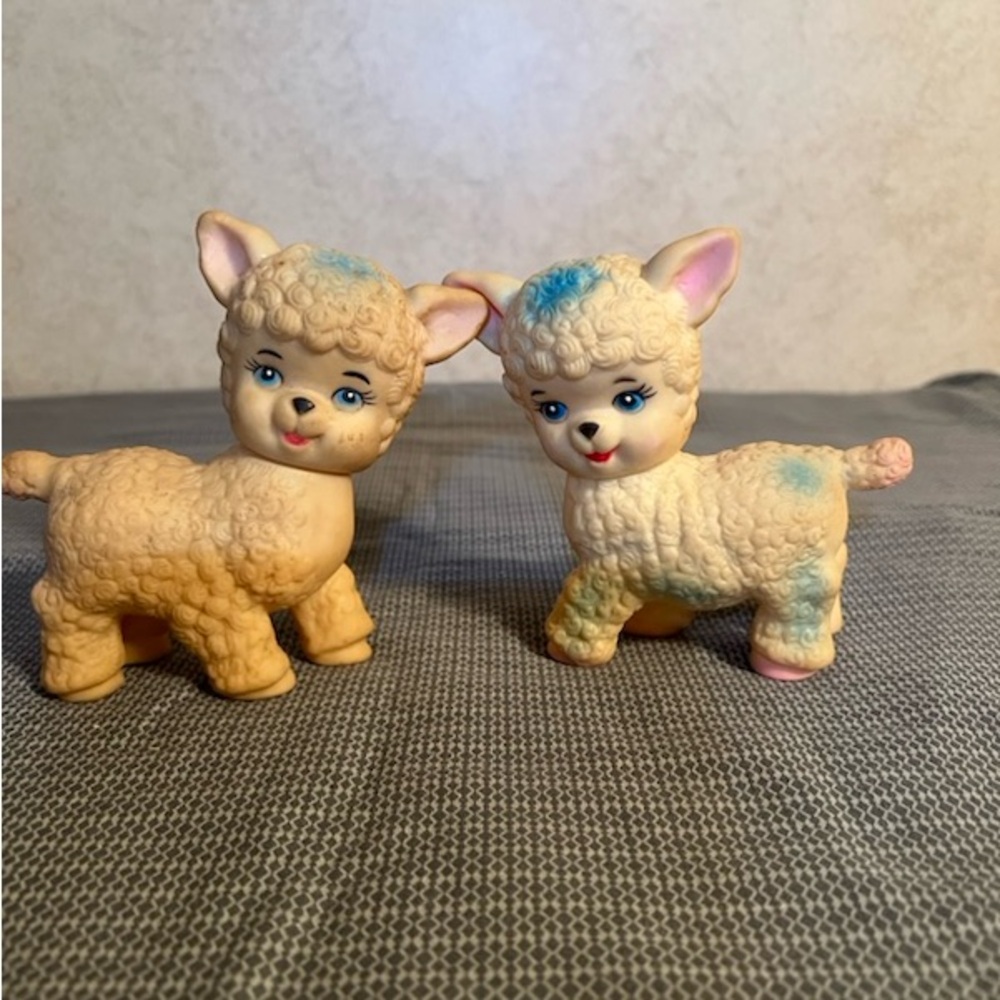 VINTAGE LAMB RUBBER/PLASTIC TOY